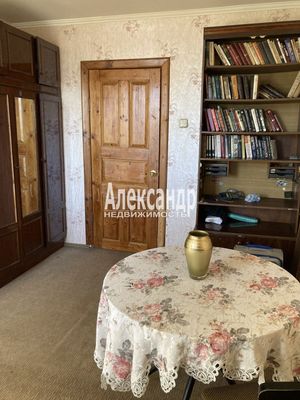 Продам трехкомнатную (3-комн.) квартиру, Художников пр-кт, 15/1, Санкт-Петербург г