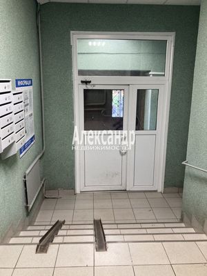 Продам трехкомнатную (3-комн.) квартиру, Художников пр-кт, 15/1, Санкт-Петербург г