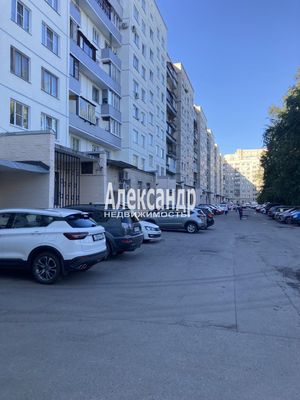 Продам трехкомнатную (3-комн.) квартиру, Художников пр-кт, 15/1, Санкт-Петербург г