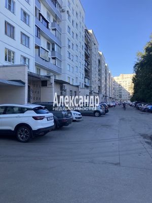 Продам трехкомнатную (3-комн.) квартиру, Художников пр-кт, 15/1, Санкт-Петербург г