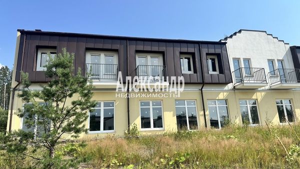 Продам долю в 3-комн. квартире, Средний пр-кт, 44, Мистолово д