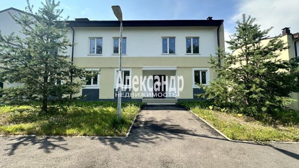 Продам долю в 3-комн. квартире, Средний пр-кт, 44, Мистолово д