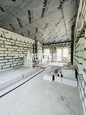 Продам долю в 3-комн. квартире, Средний пр-кт, 44, Мистолово д