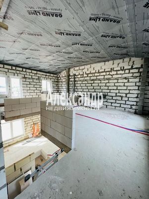 Продам долю в 3-комн. квартире, Средний пр-кт, 44, Мистолово д