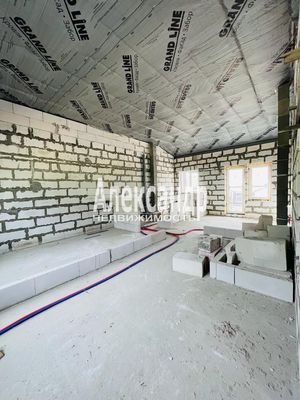 Продам долю в 3-комн. квартире, Средний пр-кт, 44, Мистолово д