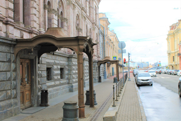 Продам трехкомнатную (3-комн.) квартиру, Гагаринская ул, 3Б, Санкт-Петербург г