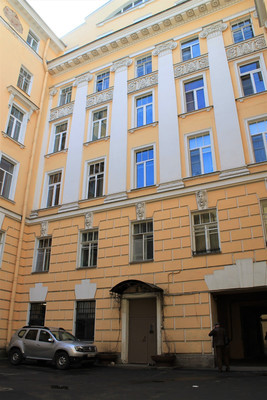 Продам трехкомнатную (3-комн.) квартиру, Гагаринская ул, 3Б, Санкт-Петербург г