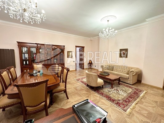 Продам коммерческое помещение 166,3 м2, Сивцев Вражек пер, 14, Москва г