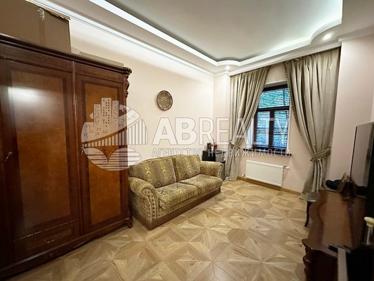 Продам коммерческое помещение 166,3 м2, Сивцев Вражек пер, 14, Москва г