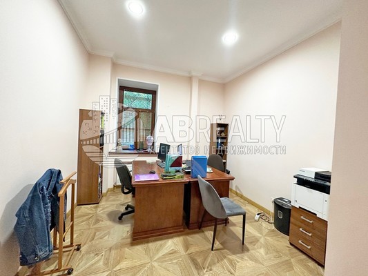 Продам коммерческое помещение 166,3 м2, Сивцев Вражек пер, 14, Москва г