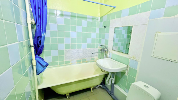 Продам трехкомнатную (3-комн.) квартиру, 28-й Армии ул, 16к1, Астрахань г