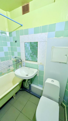 Продам трехкомнатную (3-комн.) квартиру, 28-й Армии ул, 16к1, Астрахань г