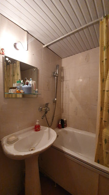 Продам двухкомнатную (2-комн.) квартиру, Аксакова ул, 13к1, Астрахань г