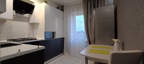 Продам трехкомнатную (3-комн.) квартиру, Новороссийская ул, 6, Астрахань г