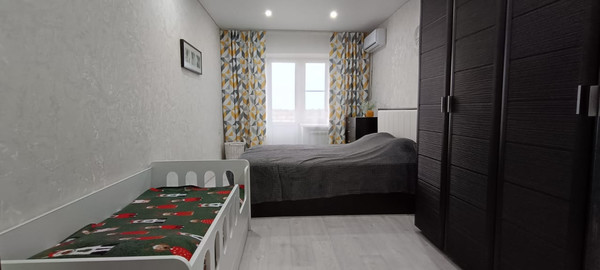 Продам трехкомнатную (3-комн.) квартиру, Новороссийская ул, 6, Астрахань г