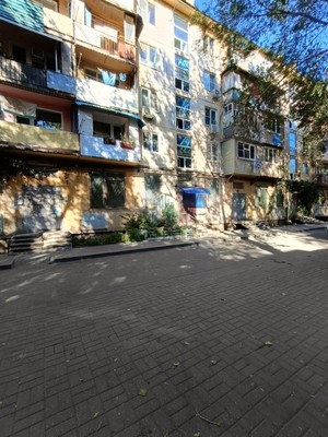 Продам трехкомнатную (3-комн.) квартиру, Александрова ул, 6, Астрахань г