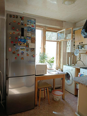 Продам трехкомнатную (3-комн.) квартиру, Александрова ул, 6, Астрахань г
