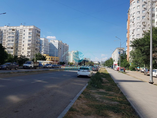 Продам трехкомнатную (3-комн.) квартиру, Бориса Алексеева ул, 67к2, Астрахань г