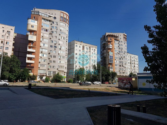 Продам трехкомнатную (3-комн.) квартиру, Бориса Алексеева ул, 67к2, Астрахань г