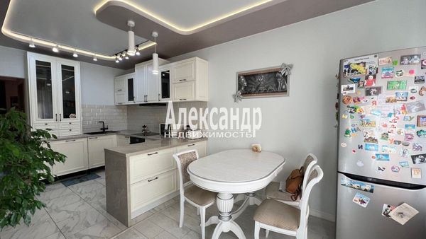 Продам трехкомнатную (3-комн.) квартиру, Московский пр-кт, 9, Выборг г