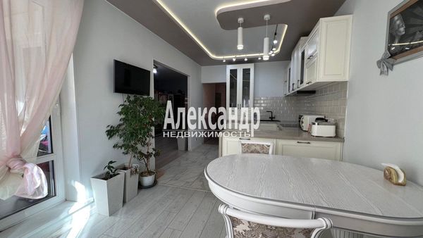 Продам трехкомнатную (3-комн.) квартиру, Московский пр-кт, 9, Выборг г