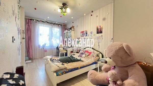 Продам трехкомнатную (3-комн.) квартиру, Московский пр-кт, 9, Выборг г
