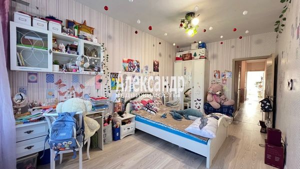 Продам трехкомнатную (3-комн.) квартиру, Московский пр-кт, 9, Выборг г