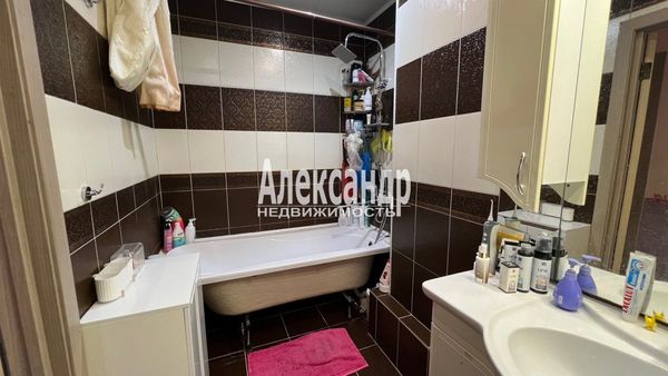Продам трехкомнатную (3-комн.) квартиру, Московский пр-кт, 9, Выборг г