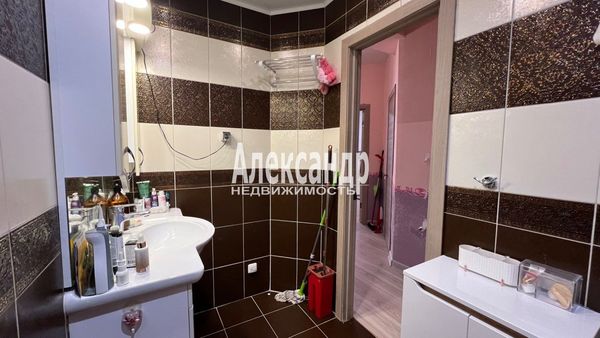 Продам трехкомнатную (3-комн.) квартиру, Московский пр-кт, 9, Выборг г