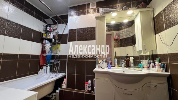 Продам трехкомнатную (3-комн.) квартиру, Московский пр-кт, 9, Выборг г