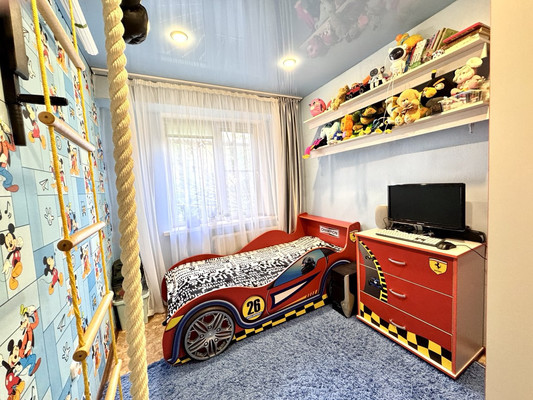 Продам многокомнатную квартиру, Космонавтов ул, 4, Астрахань г