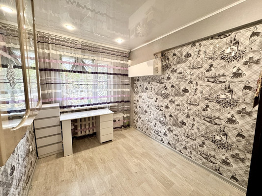 Продам многокомнатную квартиру, Космонавтов ул, 4, Астрахань г