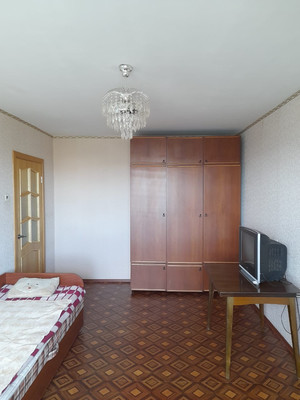 Продам однокомнатную (1-комн.) квартиру, Бумажников ул, 7, Коммунар г