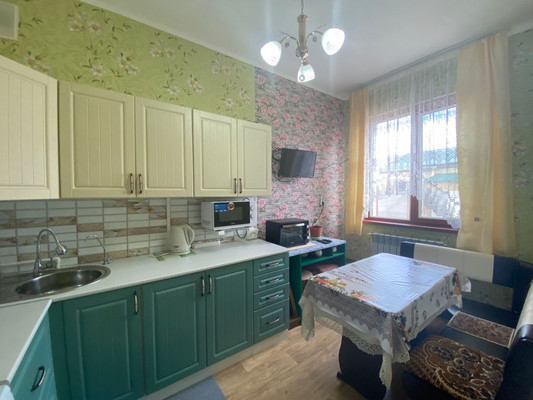 Продам двухкомнатную (2-комн.) квартиру, Цветочная ул, 1л, Мирный п