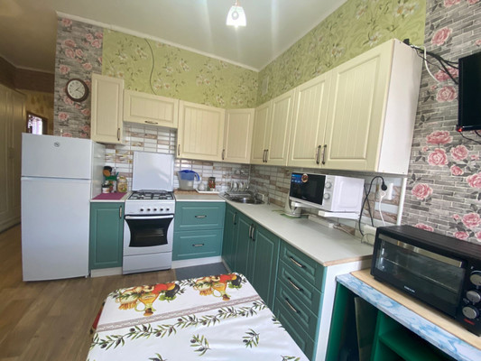 Продам двухкомнатную (2-комн.) квартиру, Цветочная ул, 1л, Мирный п