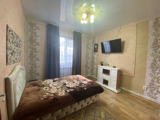 Продам двухкомнатную (2-комн.) квартиру, Цветочная ул, 1л, Мирный п