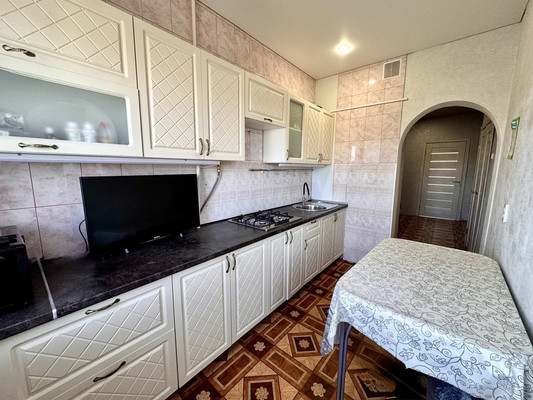 Продам трехкомнатную (3-комн.) квартиру, Батайская ул, 23, Астрахань г