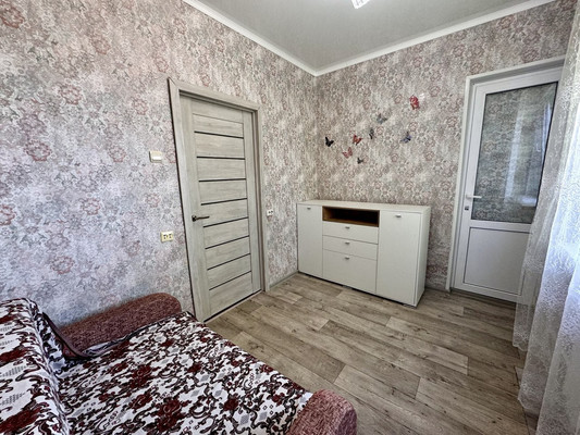 Продам трехкомнатную (3-комн.) квартиру, Батайская ул, 23, Астрахань г