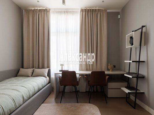 Продам многокомнатную квартиру, 18-я В.О. линия, 49, Санкт-Петербург г