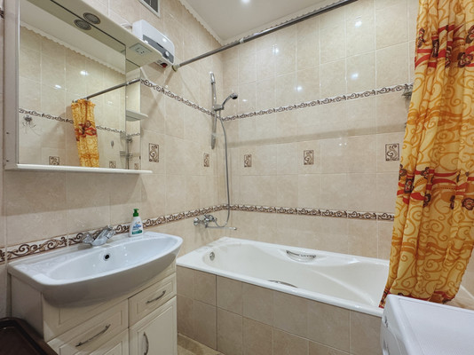 Продам двухкомнатную (2-комн.) квартиру, Светлановский пр-кт, 103А, Санкт-Петербург г