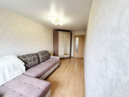 Продам двухкомнатную (2-комн.) квартиру, Новокольцовская ул, 11, Екатеринбург г