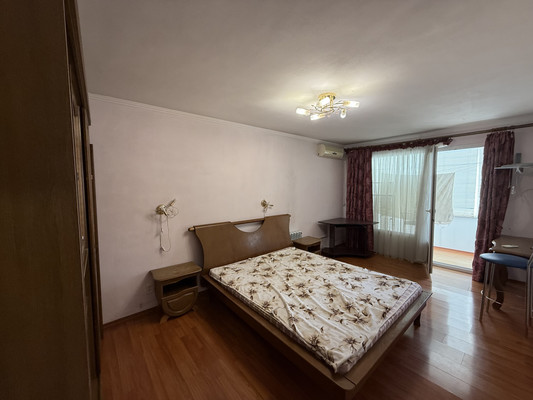 Продам трехкомнатную (3-комн.) квартиру, Залесская ул, 89, Симферополь г