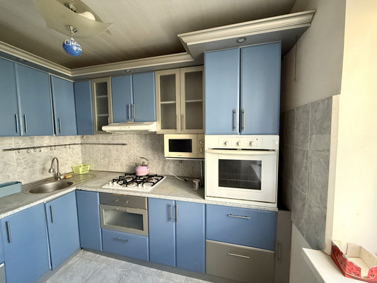 Продам трехкомнатную (3-комн.) квартиру, Залесская ул, 89, Симферополь г