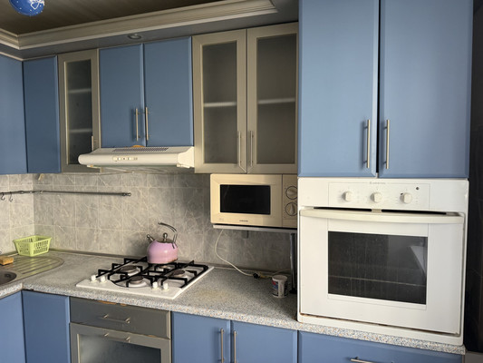 Продам трехкомнатную (3-комн.) квартиру, Залесская ул, 89, Симферополь г