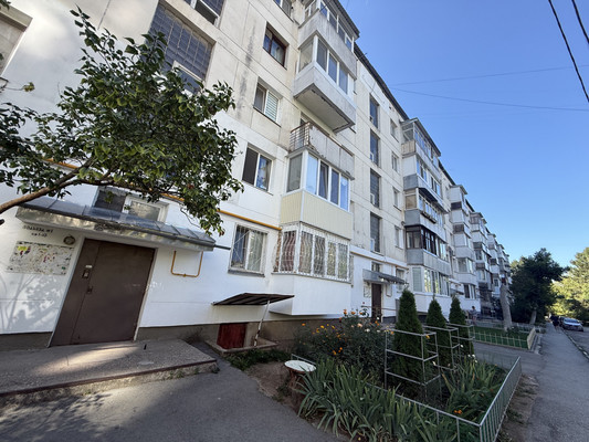 Продам трехкомнатную (3-комн.) квартиру, Залесская ул, 89, Симферополь г