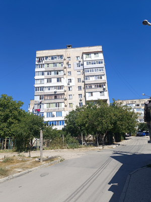 Продам двухкомнатную (2-комн.) квартиру, Совхозная ул, 4а, Симферополь г