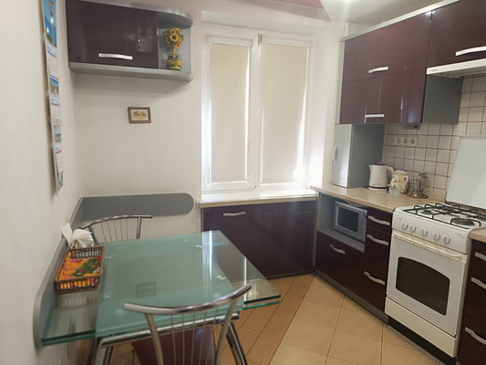 Продам двухкомнатную (2-комн.) квартиру, Совхозная ул, 4а, Симферополь г