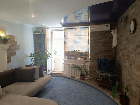 Продам двухкомнатную (2-комн.) квартиру, Совхозная ул, 4а, Симферополь г