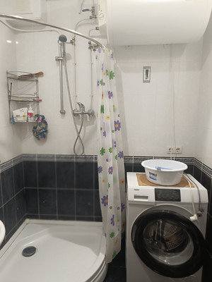 Продам двухкомнатную (2-комн.) квартиру, Совхозная ул, 4а, Симферополь г