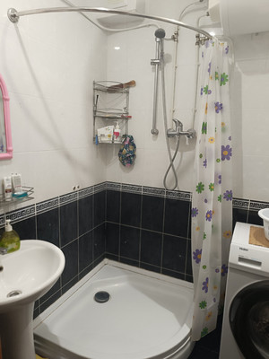 Продам двухкомнатную (2-комн.) квартиру, Совхозная ул, 4а, Симферополь г